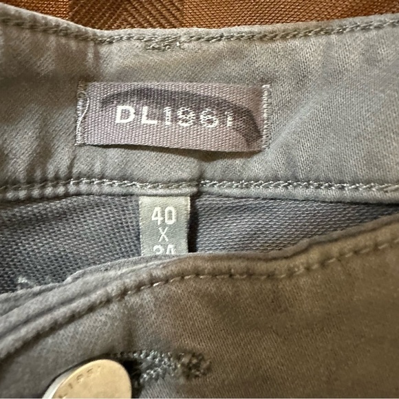 NWT DL1961 Russell Slim Straight Leg Jeans, 34x32 reg $225 - Picture 9 of 10